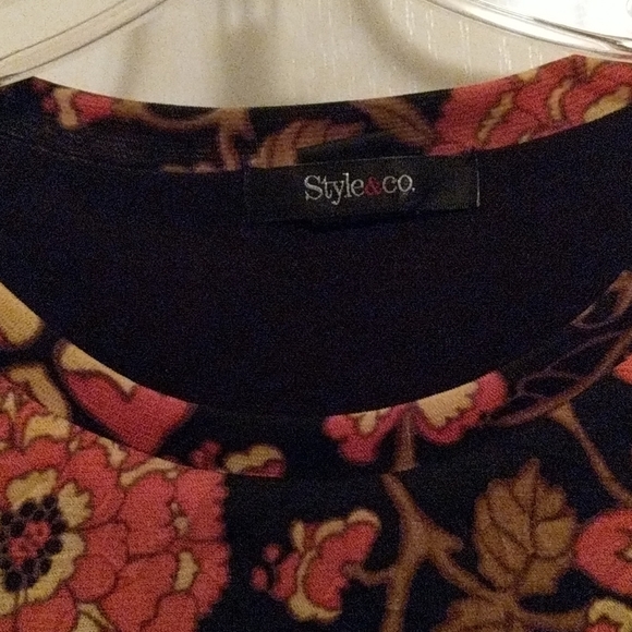 Style & Co. top.Size Med. Cap sleeves - Picture 3 of 6